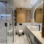 Urban Global Premium - 5th Floor No 03 - Free Garage Apartment