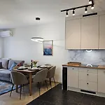 Urban Global Premium - 5th Floor No 03 - Free Garage Apartment *